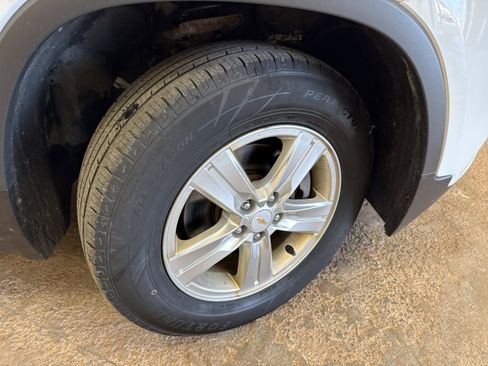 Used 2018 Chevrolet Trax LT w/ LT Convenience Package image 11