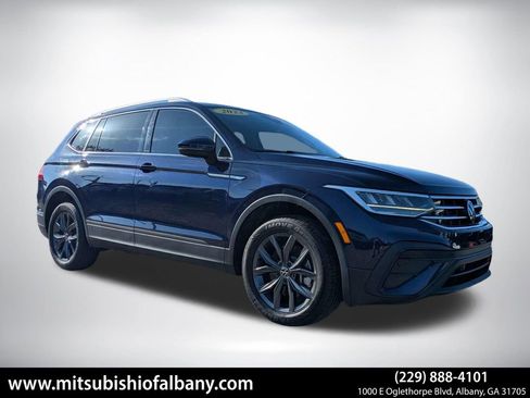 Used 2023 Volkswagen Tiguan SE FWD image 1