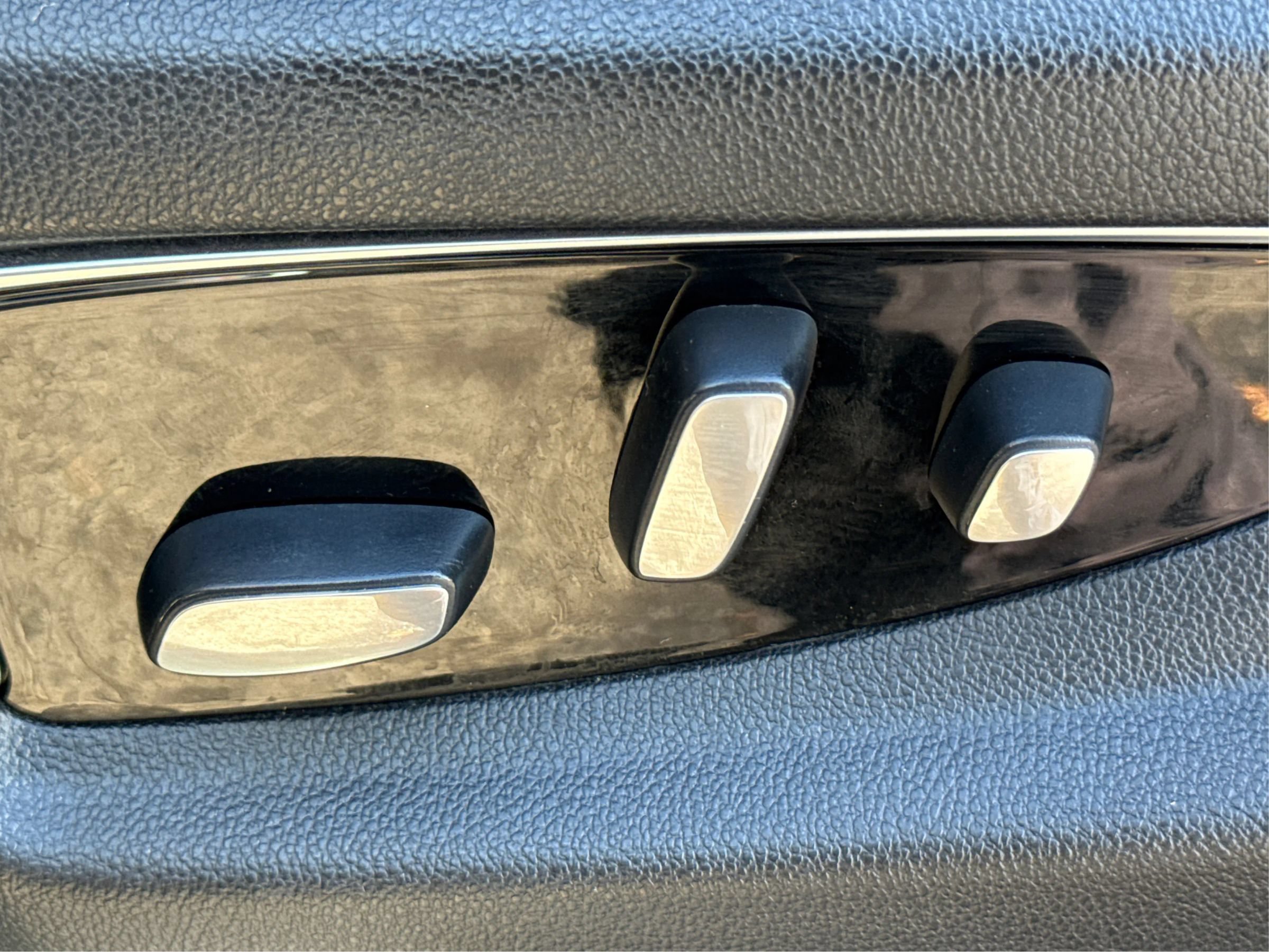 Used 2020 Cadillac Escalade ESV Luxury AWD/4WD image 40