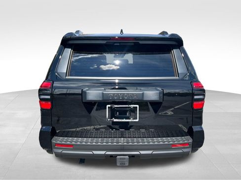 New 2026 Toyota 4Runner SR5 AWD/4WD image 4