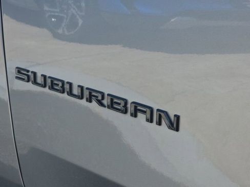 Used 2025 Chevrolet Suburban Z71 AWD/4WD image 10