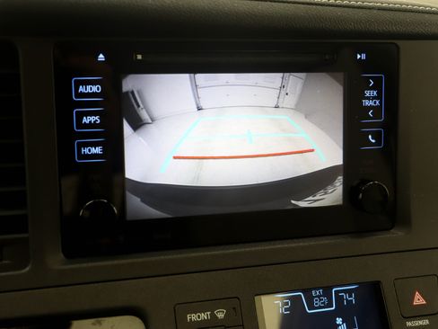 Used 2017 Toyota Sienna XLE AWD/4WD image 25