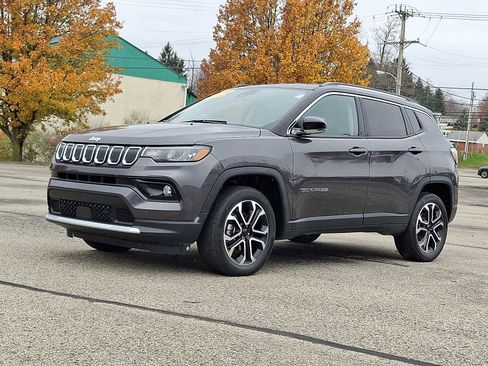 Used 2022 Jeep Compass Limited image 3