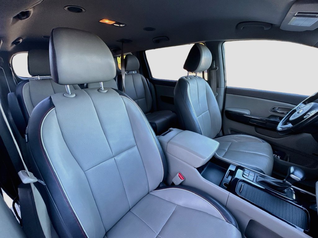 Used 2018 Kia Sedona SX FWD image 28