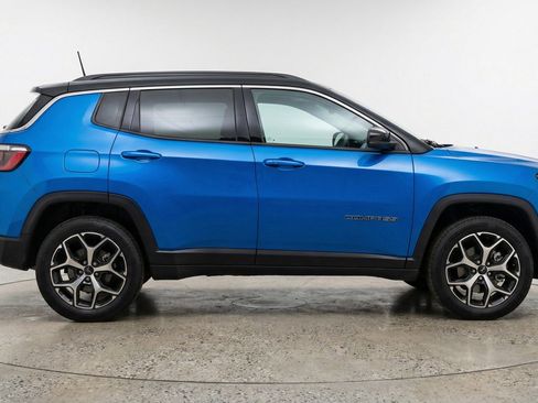Used 2025 Jeep Compass Limited AWD/4WD image 11