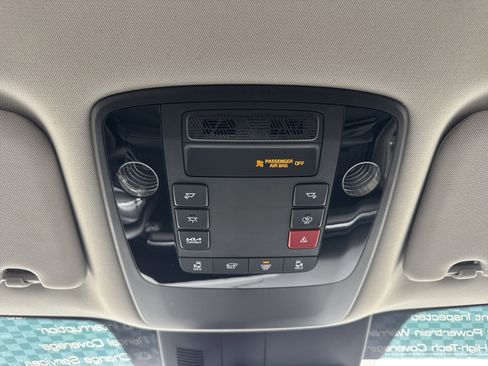 Used 2025 Kia Carnival EX image 26