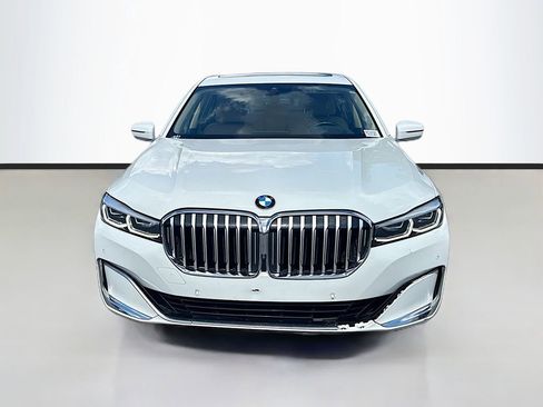 Used 2022 BMW 740i w/ Premium Package RWD image 8