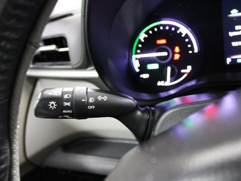 Used 2021 Toyota Sienna XLE image 24