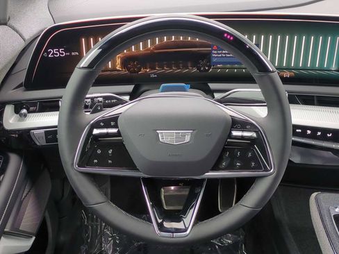 New 2025 Cadillac Optiq Luxury 1 image 14