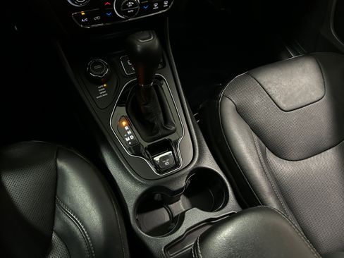 Used 2020 Jeep Cherokee Limited AWD/4WD image 13