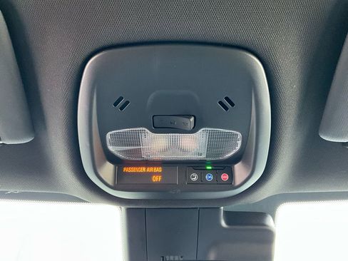 Used 2025 Buick Envista Preferred image 16