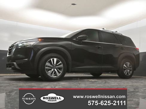 Certified 2025 Nissan Pathfinder SL image 12