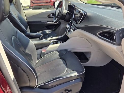 Used 2022 Chrysler Pacifica Limited image 15