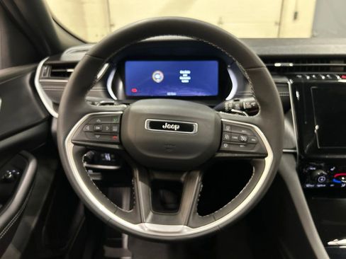 Used 2024 Jeep Grand Cherokee Altitude AWD/4WD image 23