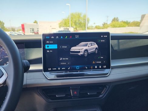 Certified 2025 Volkswagen Tiguan SE FWD image 12