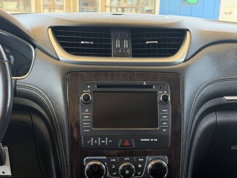 Used 2017 Chevrolet Traverse LT FWD image 25