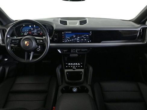 Used 2024 Porsche Cayenne image 12