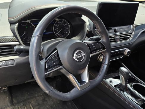 Used 2023 Nissan Altima 2.5 SR w/ SR Premium Package FWD image 6
