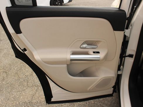 Used 2023 Mercedes-Benz GLA 250 w/ Premium Package image 21