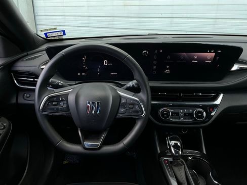 Used 2025 Buick Envista Sport Touring image 12