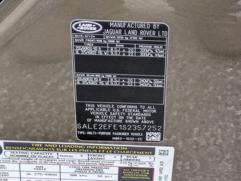 Used 2025 Land Rover Defender 110 X-Dynamic SE image 36