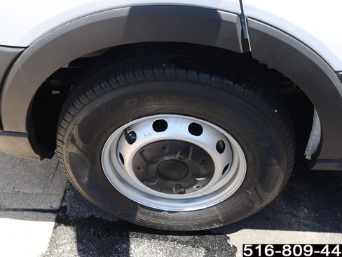 Used 2025 Ford Transit 250 148 Medium Roof RWD image 8