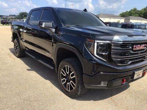 Used 2024 GMC Sierra 1500 AT4 w/ AT4 Premium Package AWD/4WD image 8