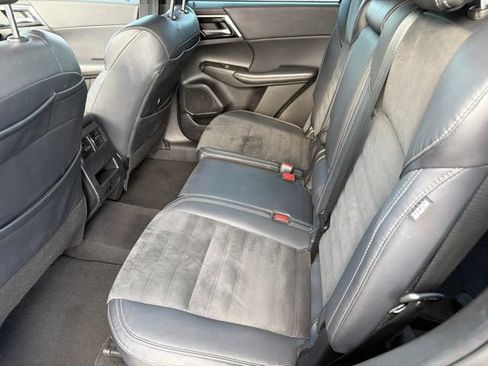 Used 2023 Mitsubishi Outlander SE FWD image 16