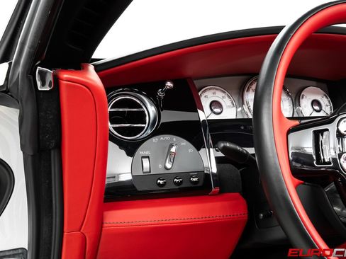 Used 2018 Rolls-Royce Dawn RWD image 29
