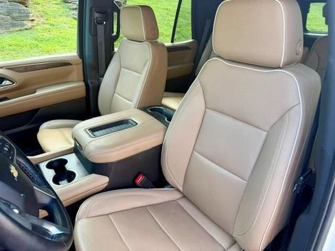 Used 2023 Chevrolet Tahoe Premier AWD/4WD image 7