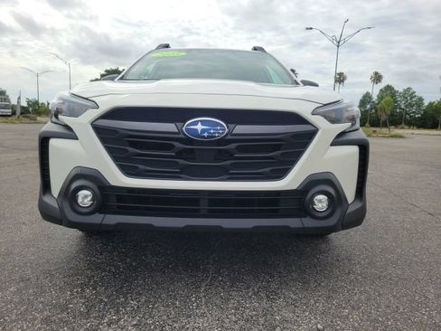 Used 2025 Subaru Outback Premium AWD/4WD image 3