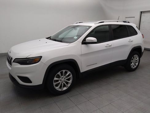 Used 2020 Jeep Cherokee Latitude FWD image 2