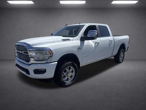 Used 2024 RAM 2500 Laramie AWD/4WD image 3