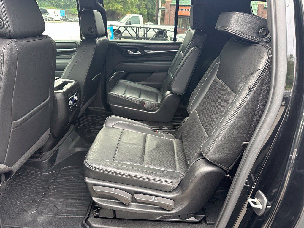 Used 2022 GMC Yukon XL Denali AWD/4WD image 32