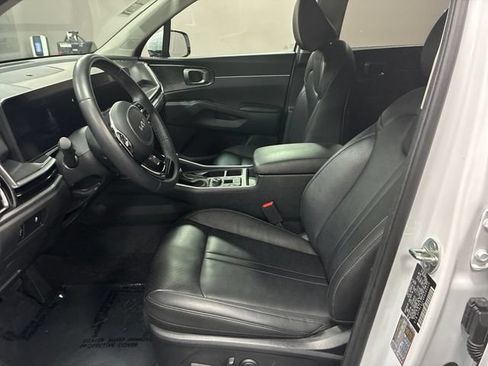 Used 2024 Kia Sorento S w/ Panoramic Sunroof Package FWD image 9