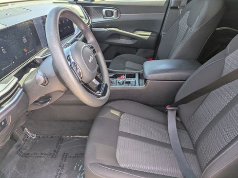 Certified 2025 Kia Sorento LX FWD image 25