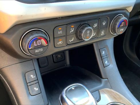 Used 2019 GMC Acadia SLE w/ Driver Alert Package I FWD image 34