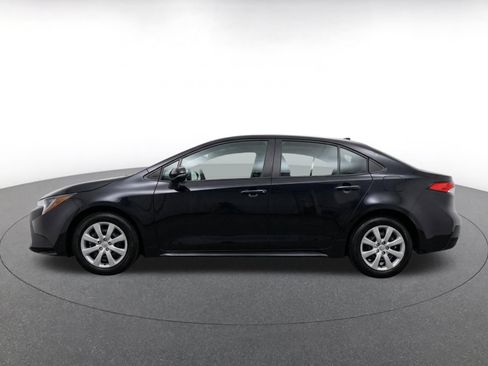 Used 2025 Toyota Corolla LE FWD image 4