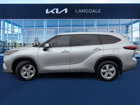 Used 2023 Toyota Highlander LE image 10