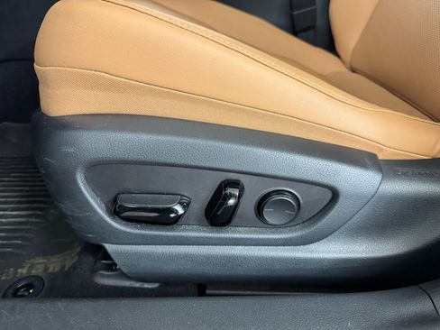 Used 2023 Lexus UX 250h Premium AWD image 14