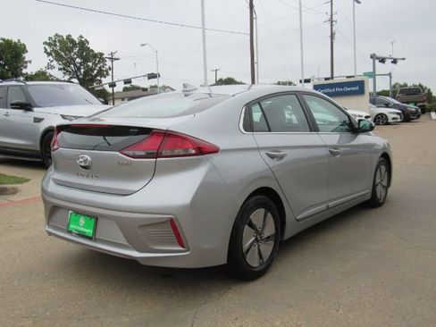Used 2022 Hyundai Ioniq SE image 6