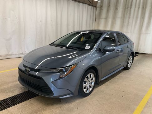 Used 2025 Toyota Corolla LE FWD image 5