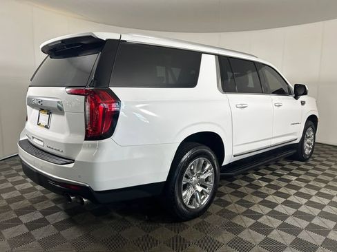 Used 2022 GMC Yukon XL Denali AWD/4WD image 2