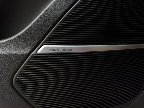 Used 2022 Audi Q8 Premium Plus image 19