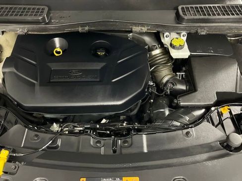 Used 2017 Ford Escape SE w/ Equipment Group 201A image 9