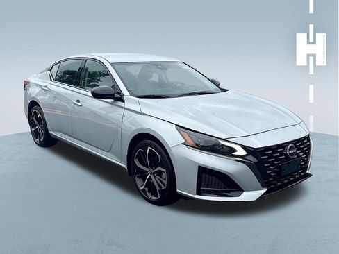 Used 2023 Nissan Altima 2.5 SR AWD/4WD image 1