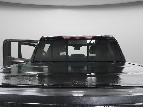Used 2023 Chevrolet Silverado 1500 High Country w/ Technology Package AWD/4WD image 34