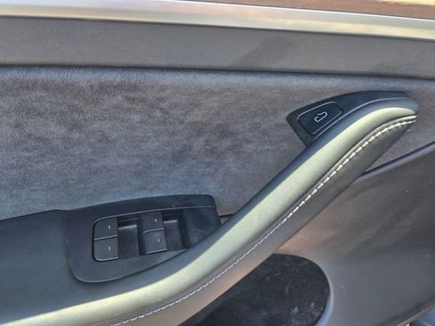 Used 2023 Tesla Model Y Long Range AWD/4WD image 16