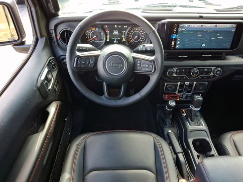 Used 2025 Jeep Wrangler Unlimited Rubicon AWD/4WD image 10