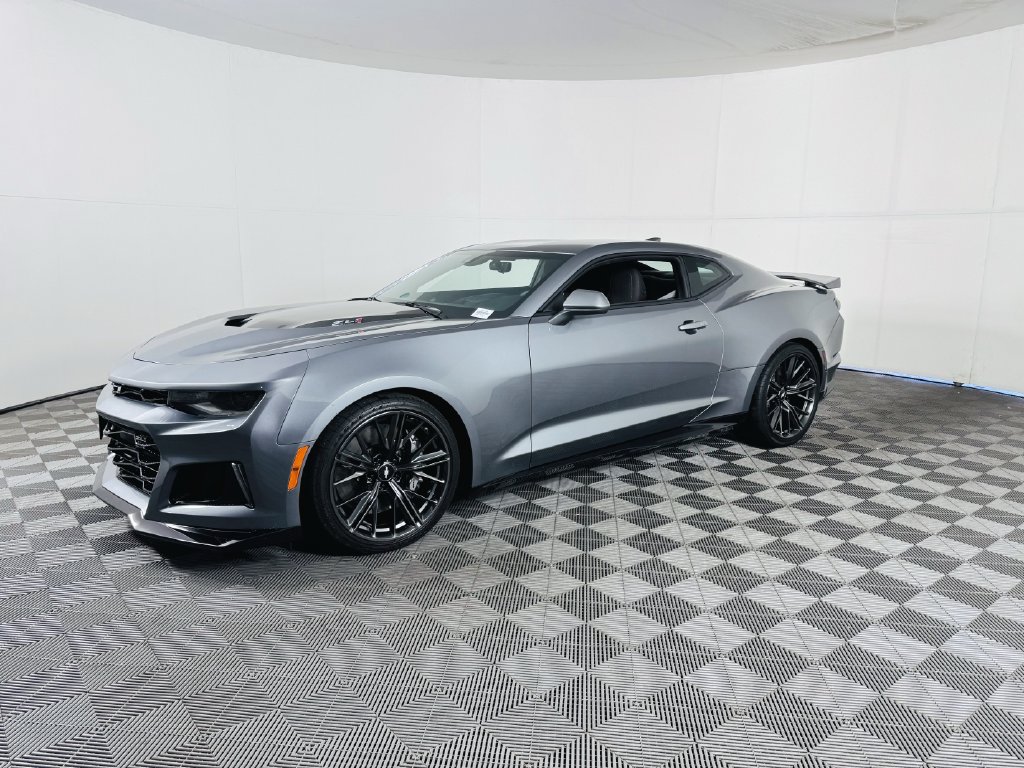 Used 2019 Chevrolet Camaro ZL1 w/ LPO, ZL1 Protection Package RWD image 4